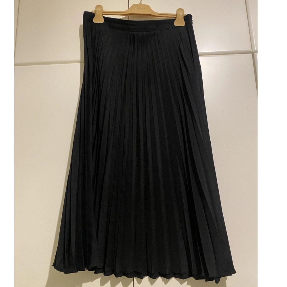Miu Miu Black Pleated Skirt